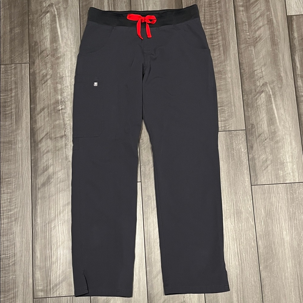 FIGS Women’s Kade Cargo Scrub Pants - Charcoal